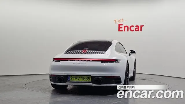 Porsche 911 2020 thumb 4