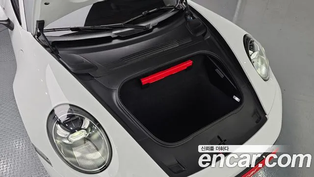 Porsche 911 2020 thumb 6
