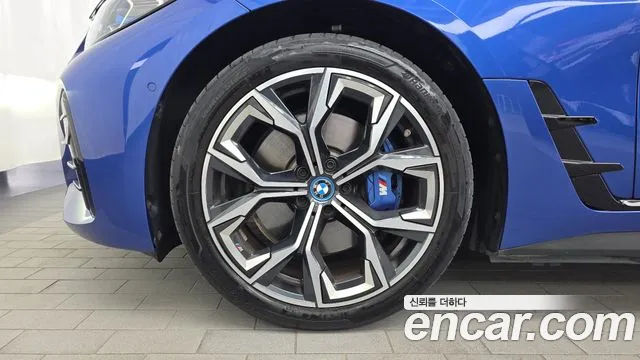 BMW i4 2023 thumb 5