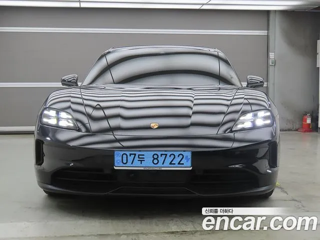 Porsche Taycan 2025 thumb 2