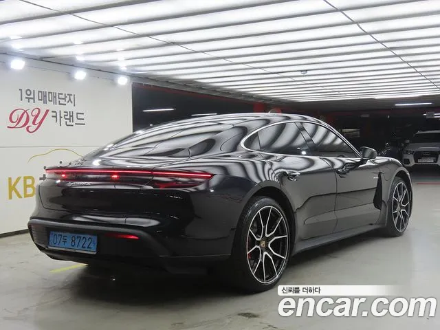 Porsche Taycan 2025 thumb 4