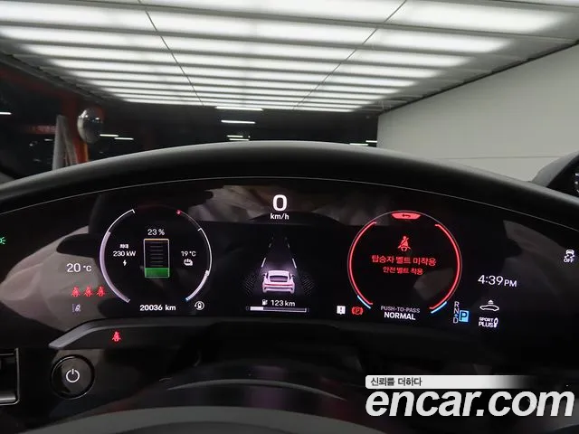 Porsche Taycan 2025 thumb 9
