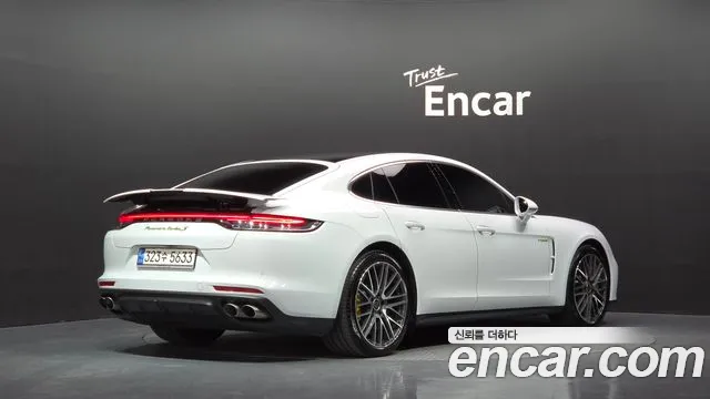Porsche Panamera 2023 thumb 2