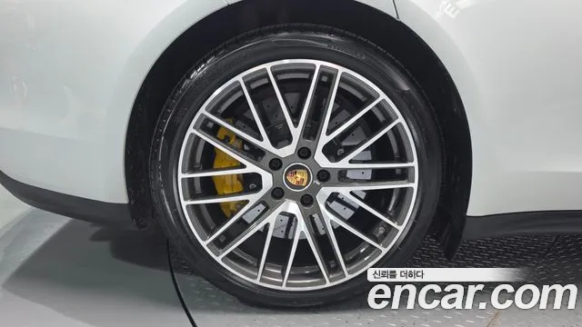 Porsche Panamera 2023 thumb 5