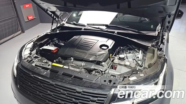 Land Rover Range Rover Velar 2025 thumb 5