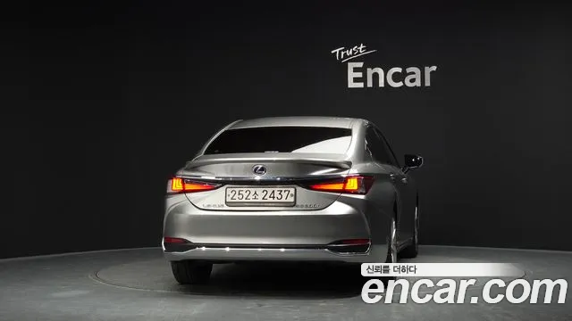Lexus ES 2020 thumb 3