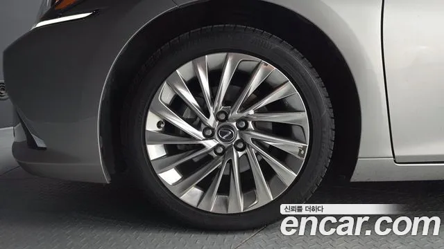 Lexus ES 2020 thumb 4