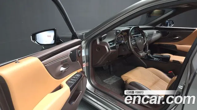 Lexus ES 2020 thumb 9