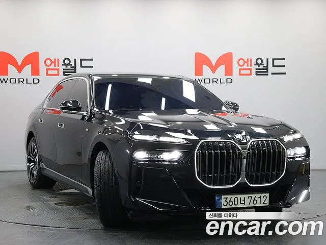 BMW 7-Series 2023 thumb 2