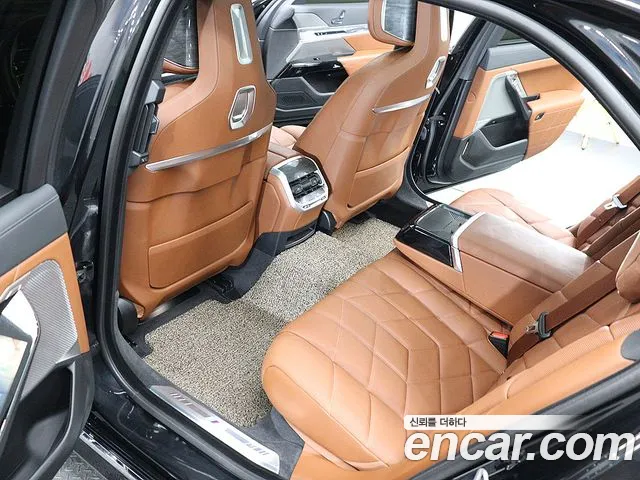 BMW 7-Series 2023 thumb 10