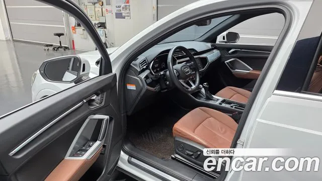 Audi Q3 2020 thumb 10