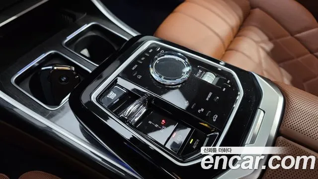 BMW 7-Series 2023 thumb 9