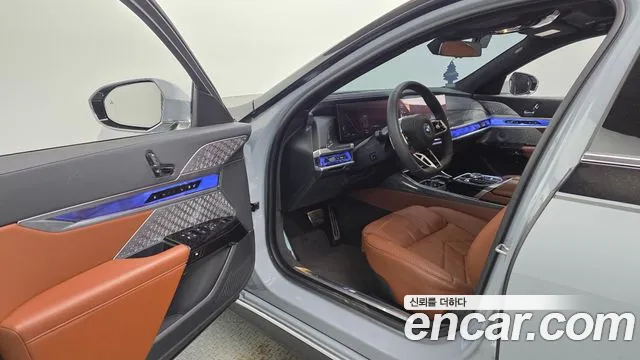 BMW 7-Series 2023 thumb 10
