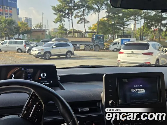 Hyundai Staria 2023 thumb 3