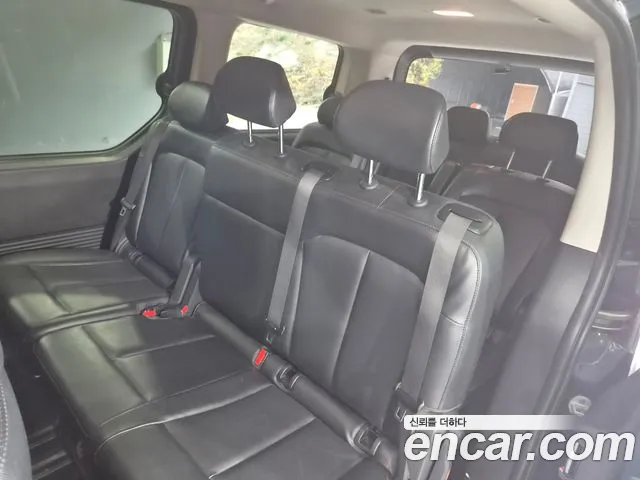 Hyundai Staria 2023 thumb 8