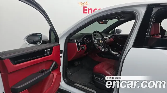 Porsche Cayenne 2021 thumb 9