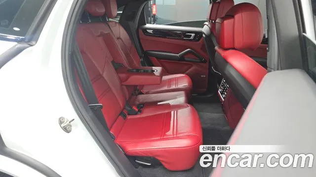 Porsche Cayenne 2021 thumb 10