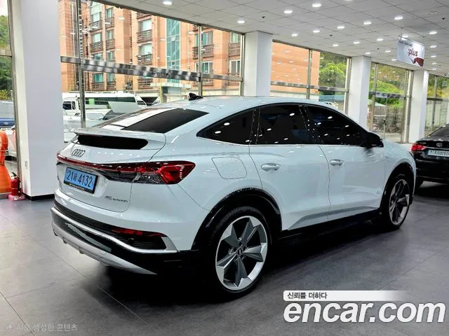 Audi Q4 e-tron 2026 thumb 2