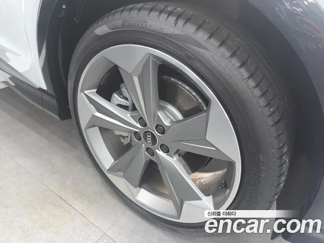 Audi Q4 e-tron 2026 thumb 5