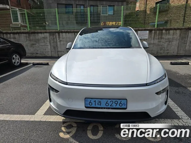 Tesla Model Y 2026 thumb 3