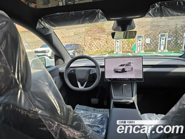 Tesla Model Y 2026 thumb 7