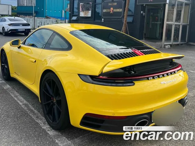 Porsche 911 2021 thumb 2