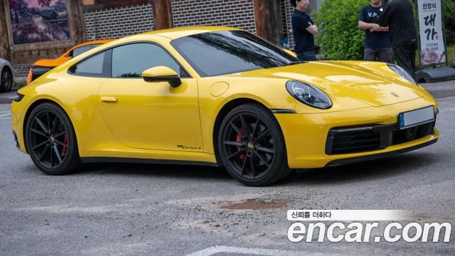 Porsche 911 2021 thumb 4