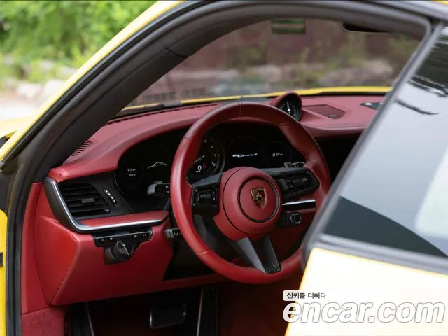 Porsche 911 2021 thumb 7