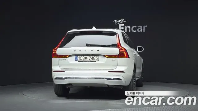 Volvo XC60 2023 thumb 4