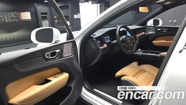 Volvo XC60 2023 thumb 10