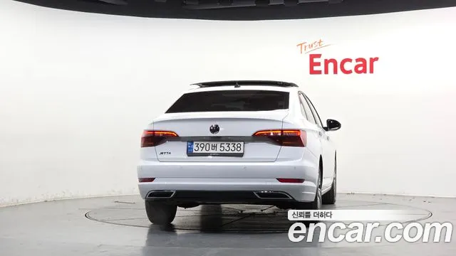 Volkswagen Jetta 2021 thumb 3