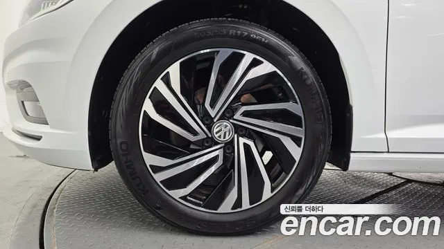 Volkswagen Jetta 2021 thumb 4