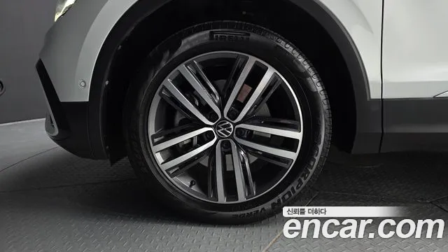 Volkswagen Tiguan 2023 thumb 5