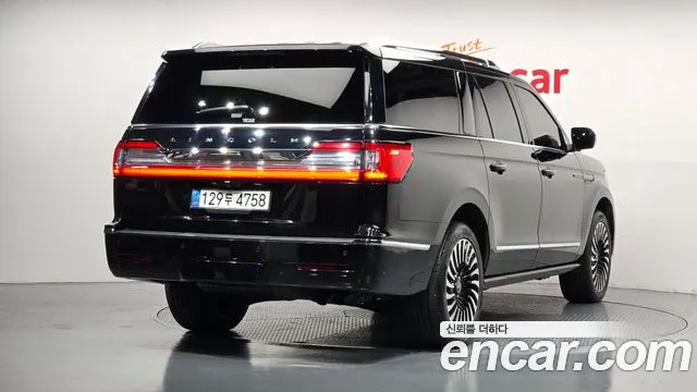Lincoln Navigator 2021 thumb 2