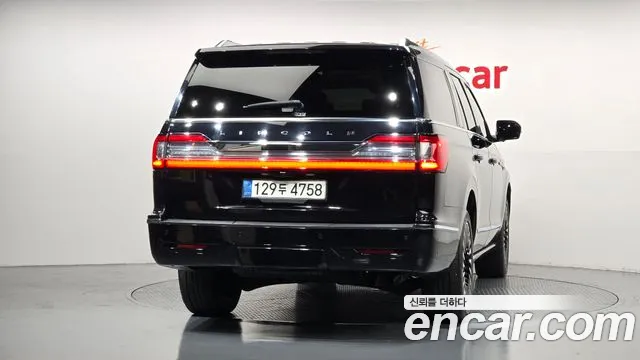 Lincoln Navigator 2021 thumb 4