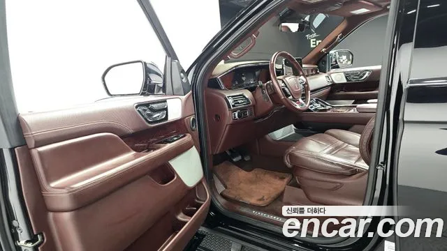 Lincoln Navigator 2021 thumb 10