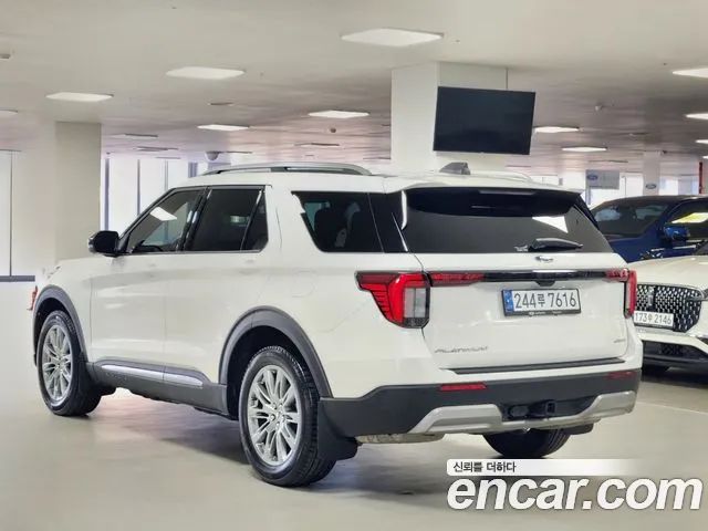 Ford Explorer 2025 thumb 2