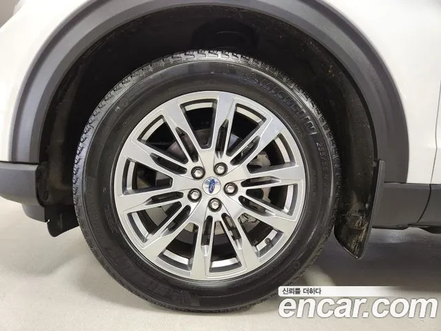 Ford Explorer 2025 thumb 5