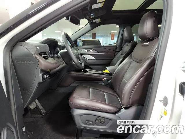 Ford Explorer 2025 thumb 10