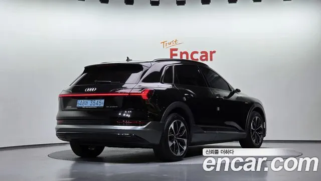 Audi e-tron 2021 thumb 2
