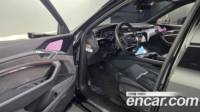 Audi e-tron 2021 thumb 10