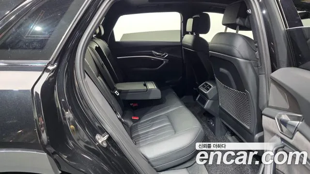 Audi e-tron 2021 thumb 12