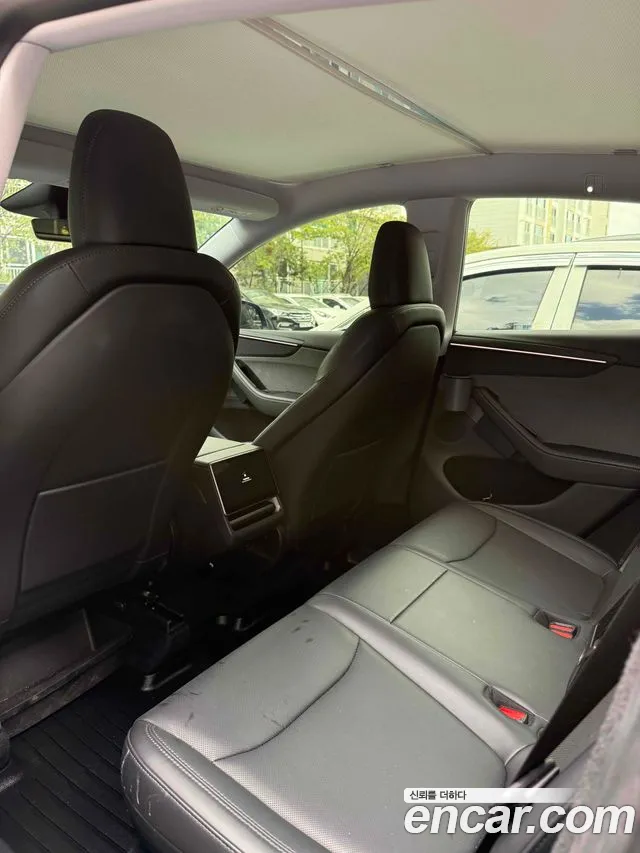 Tesla Model Y 2025 thumb 10