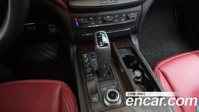 Maserati Ghibli 2021 thumb 9