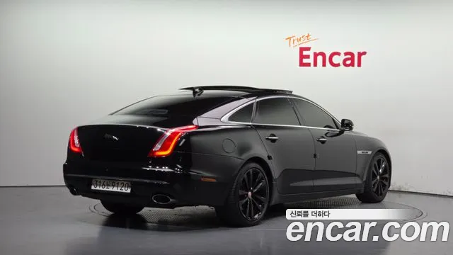 Jaguar XJ 2019 thumb 2