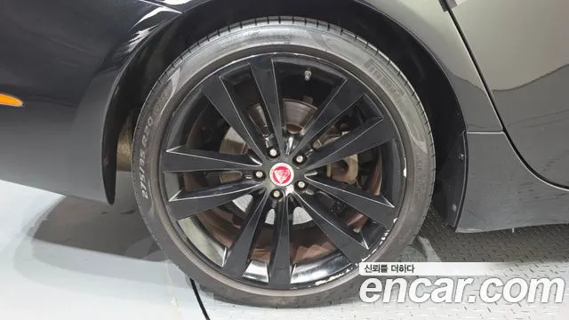 Jaguar XJ 2019 thumb 5