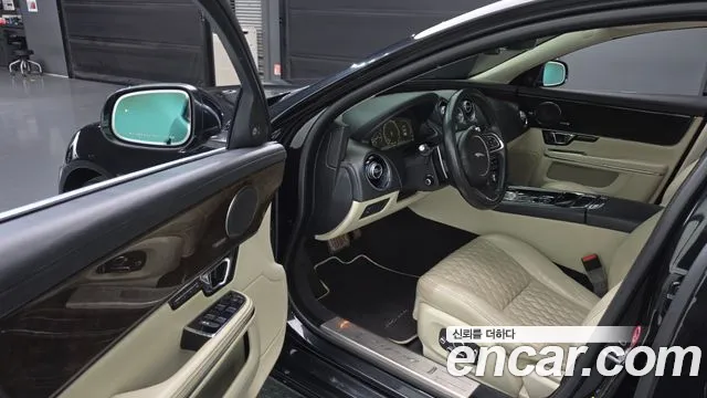 Jaguar XJ 2019 thumb 10