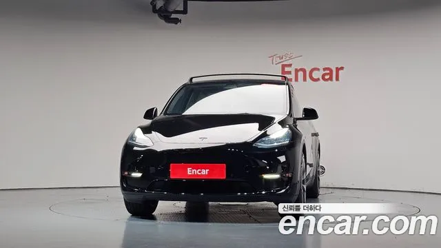 Tesla Model Y 2021 thumb 2