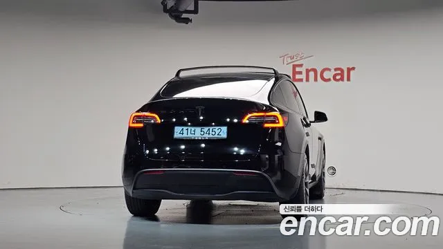 Tesla Model Y 2021 thumb 3