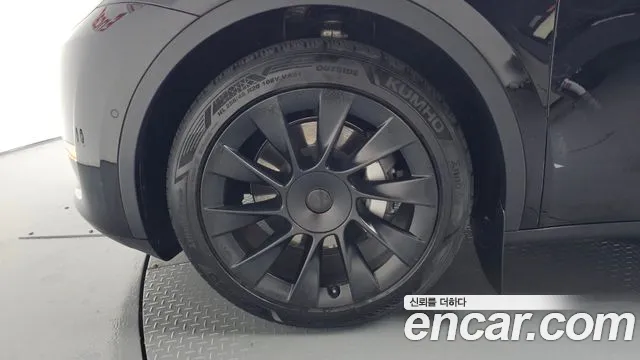 Tesla Model Y 2021 thumb 4